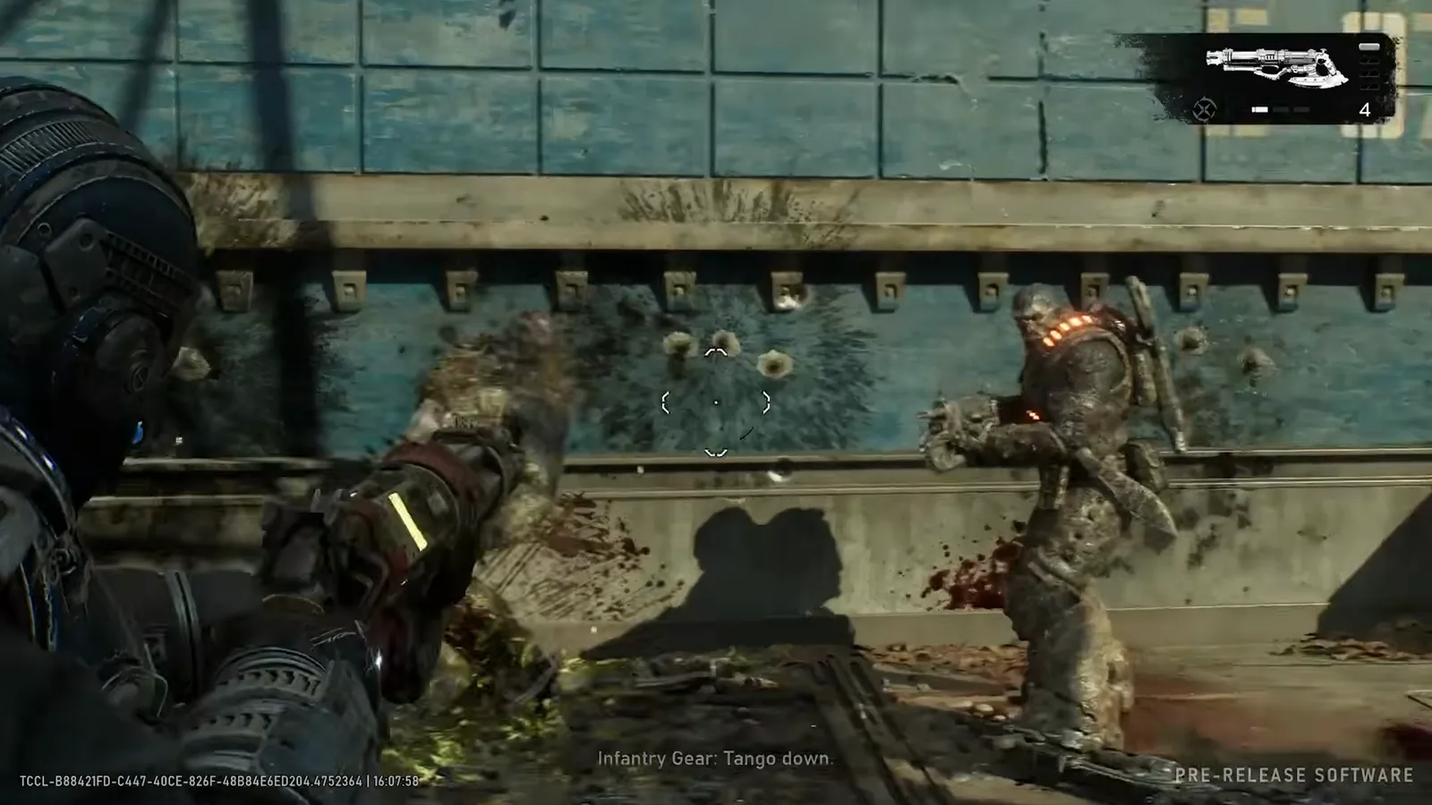 Player handling the Incinerator in front of a blue container wall while an Imulsion-glowing Locust burns in front of a Tango down subtitle, four shells left in the HUD